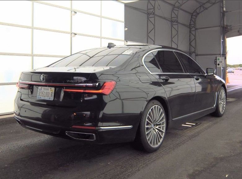 Used 2022 Black BMW 740i image 3