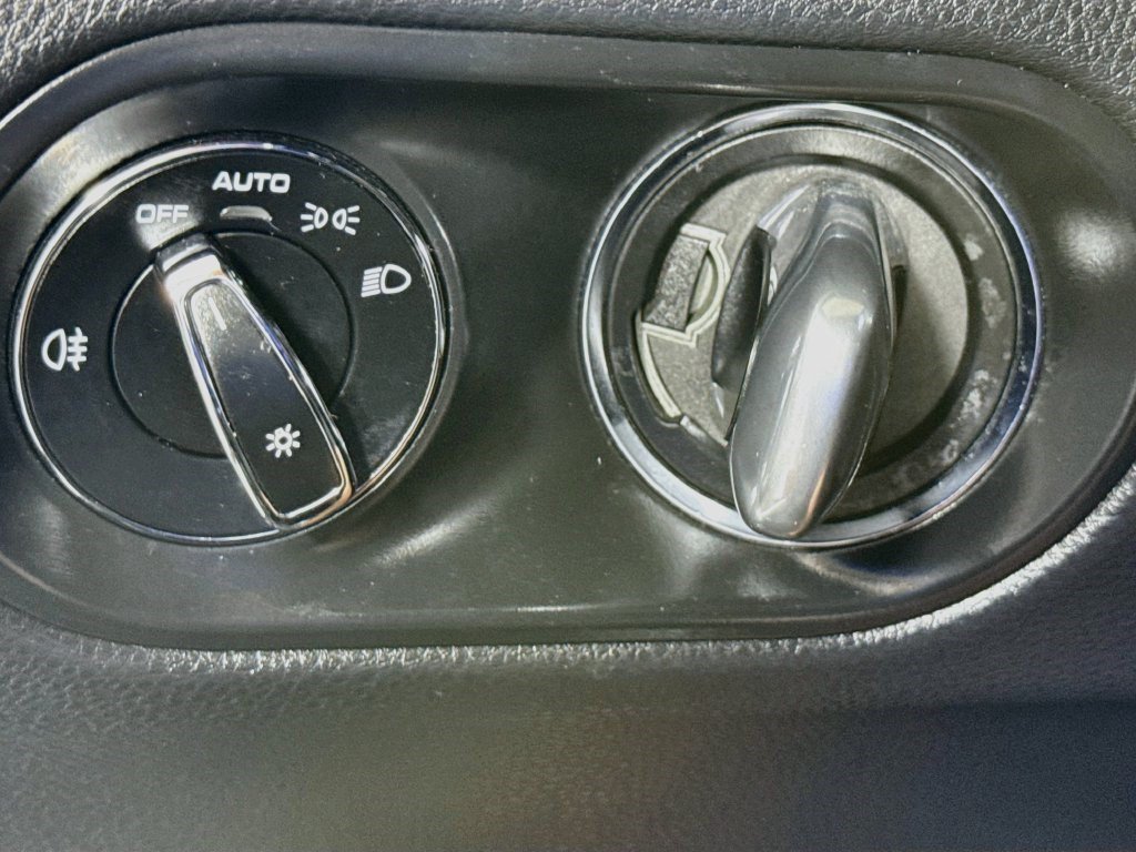 Used 2024 White Porsche Base image 17