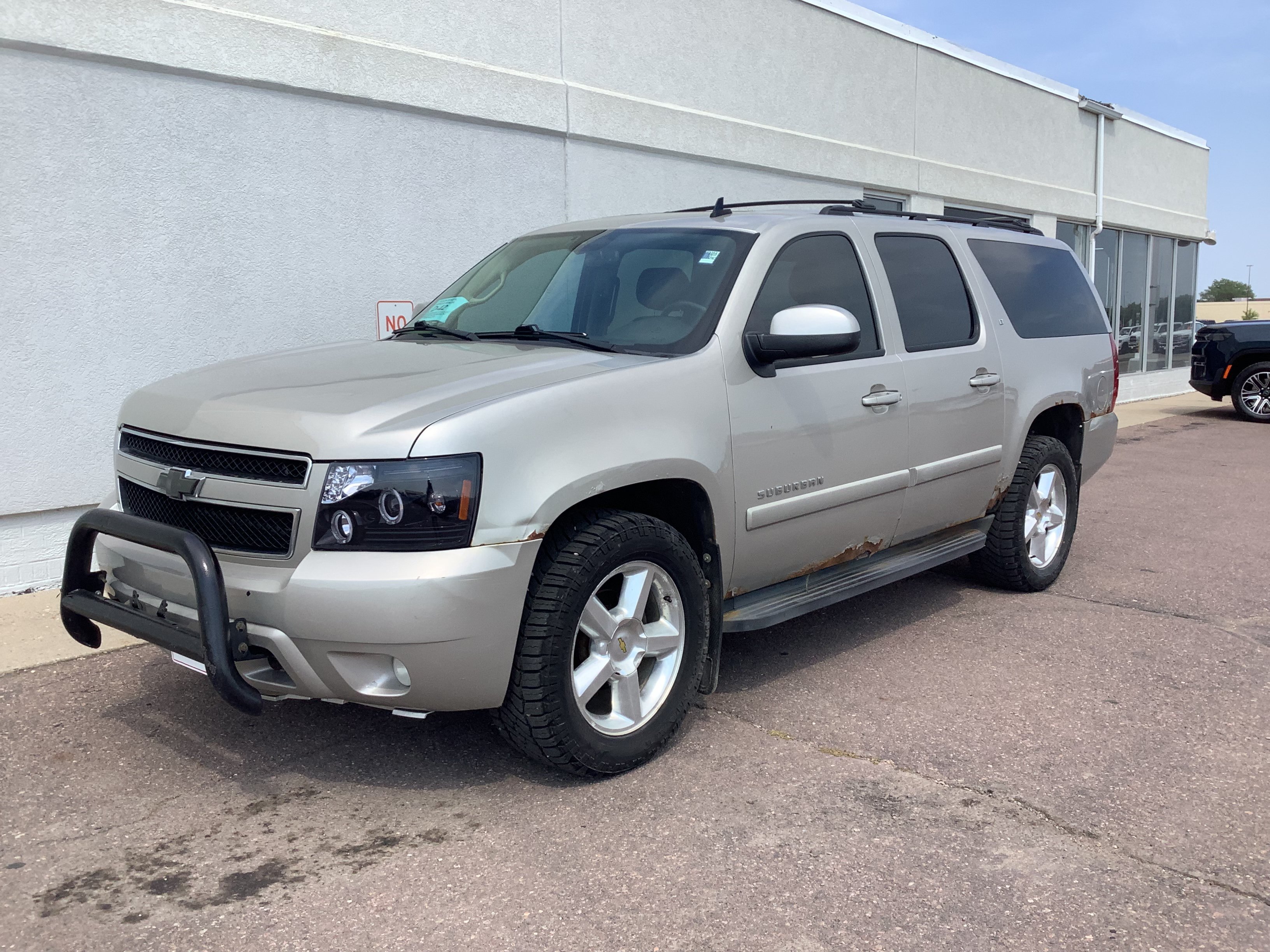 Used 2008 Chevrolet Suburban LT with VIN 3GNFK16318G209015 for sale in Aberdeen, SD