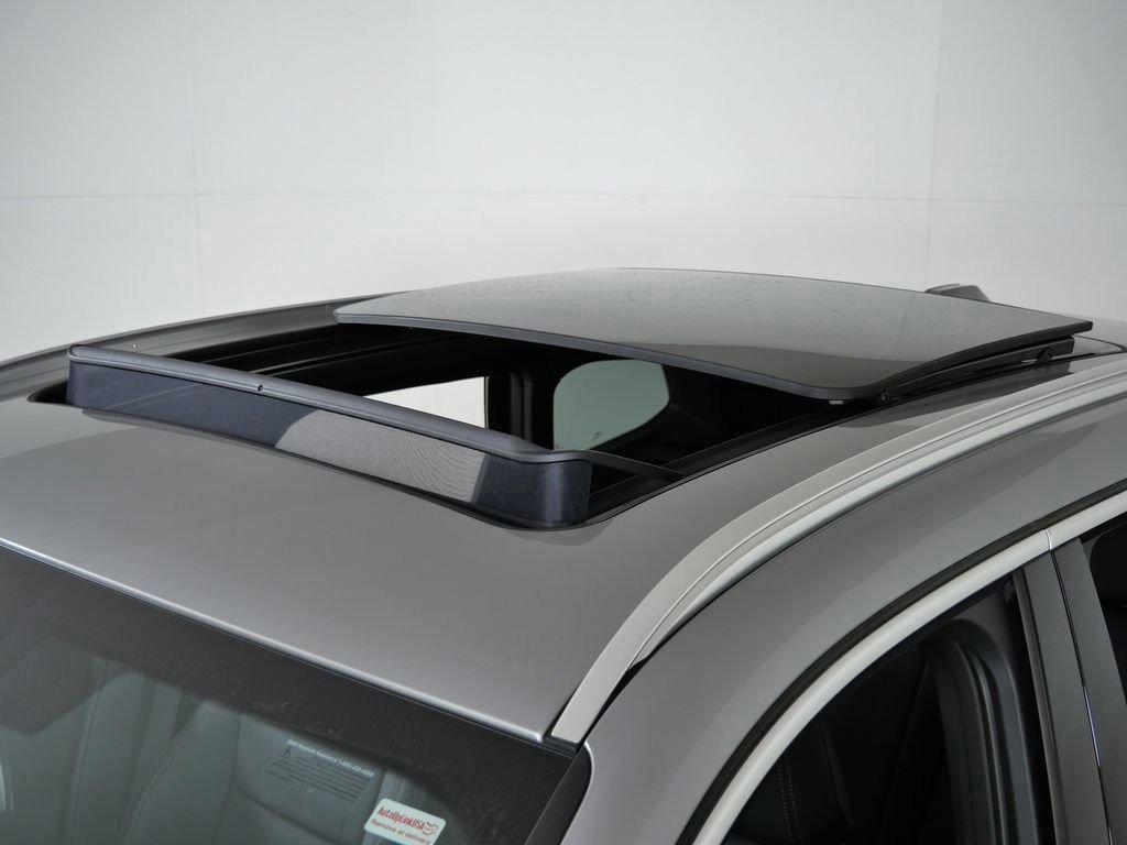 Used 2026 Space Silver Metallic BMW xDrive28i image 19