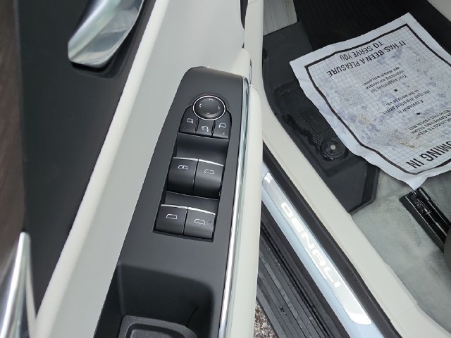 2026 GMC Acadia Denali - Photo 17