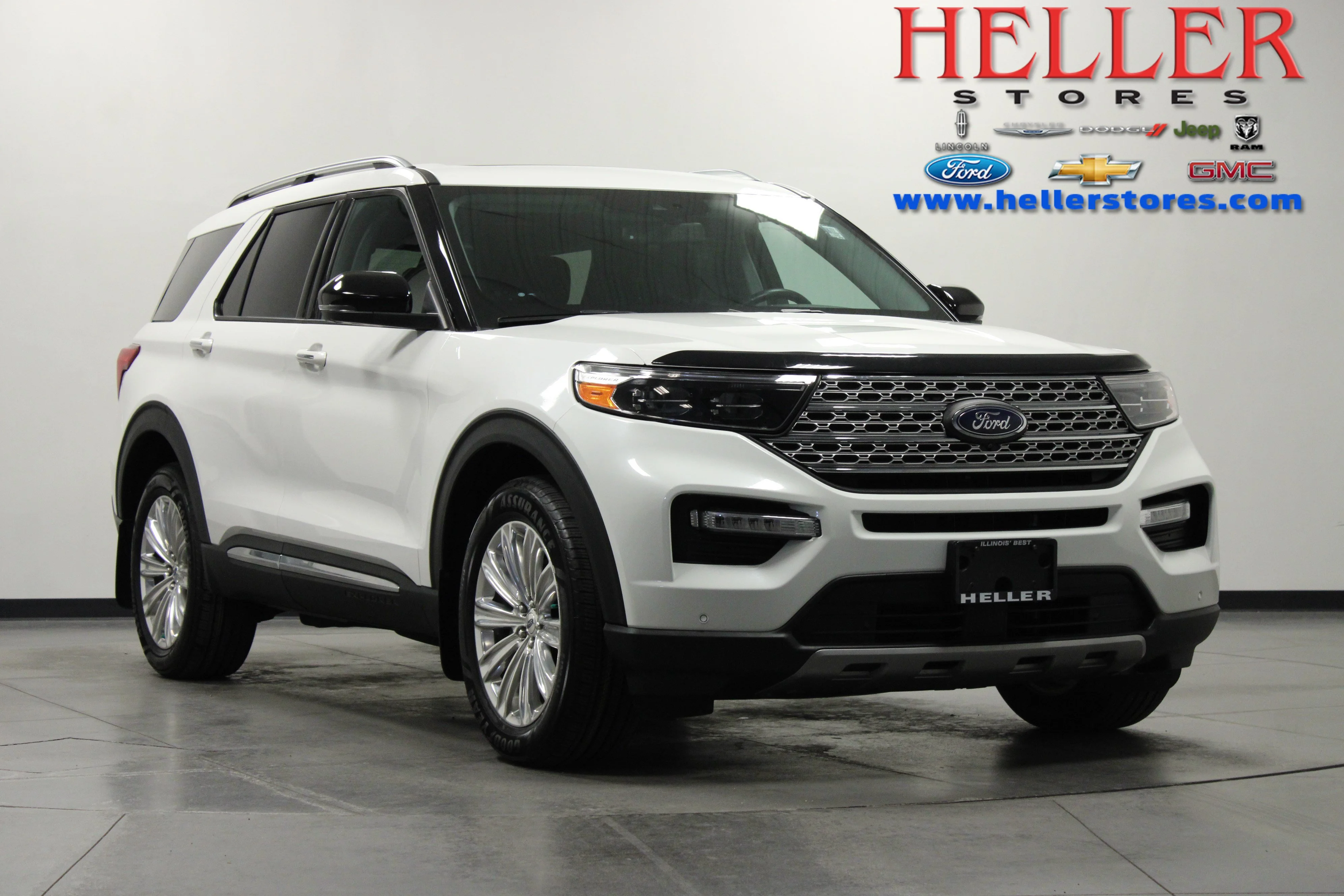 Used 2022 White Metallic Ford Limited image 1