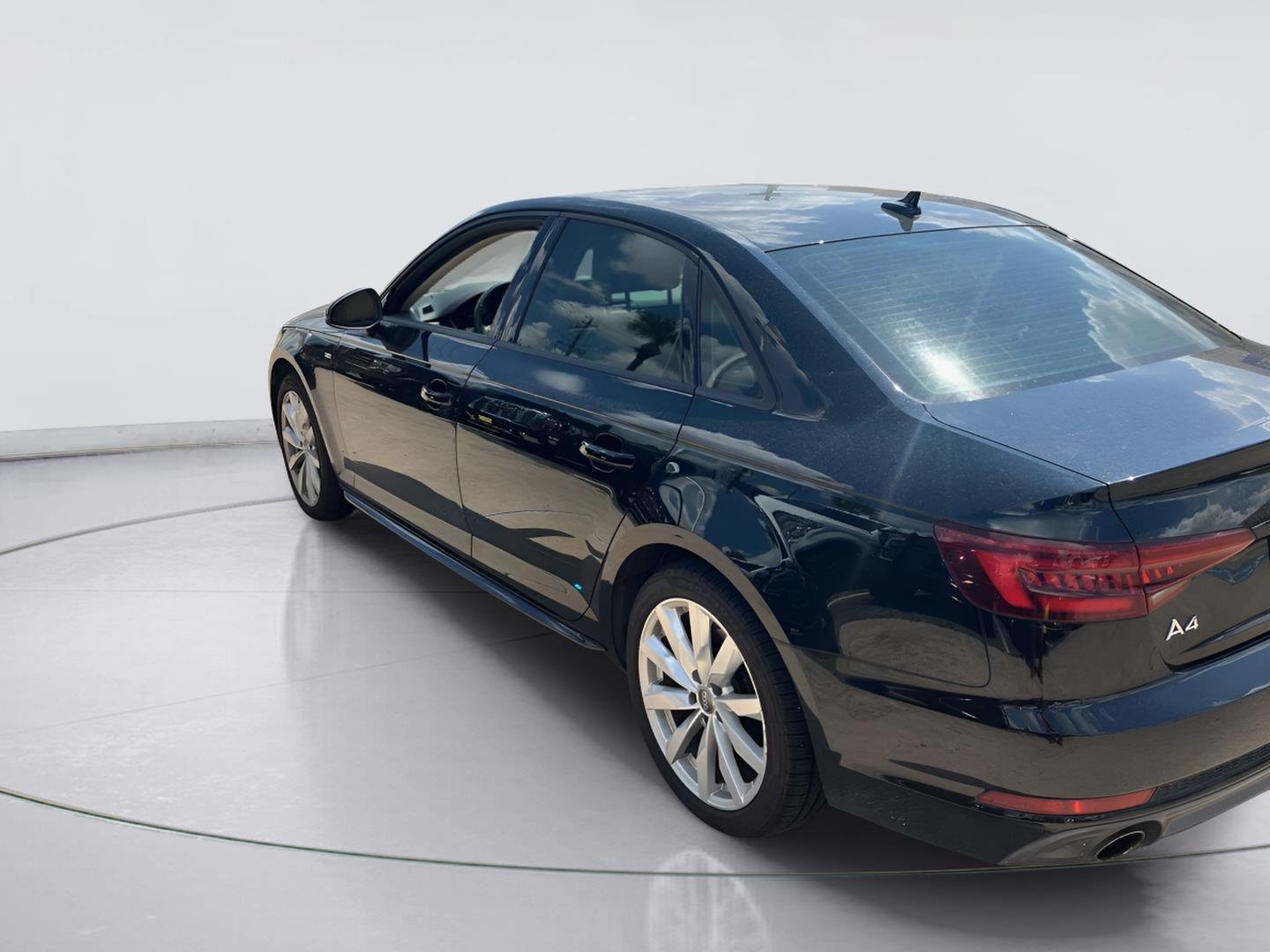 Used 2018 Brilliant Black Audi Premium image 5