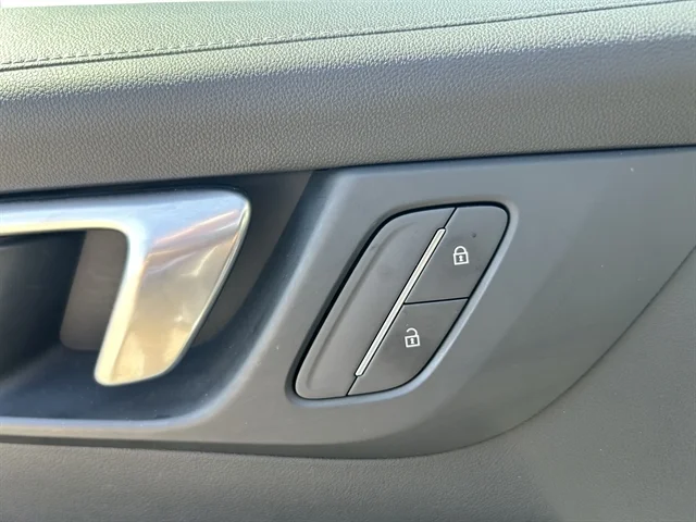 Used 2025 WHITE BUICK Preferred image 24