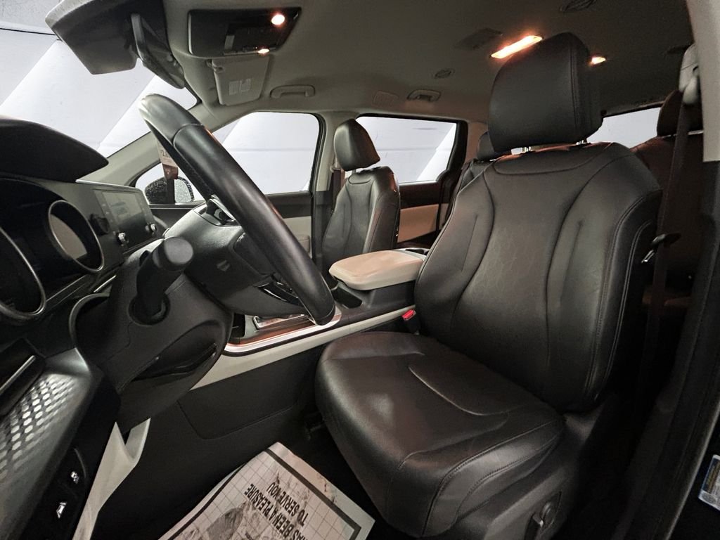Used 2023 Black Kia LX Seat Package image 8