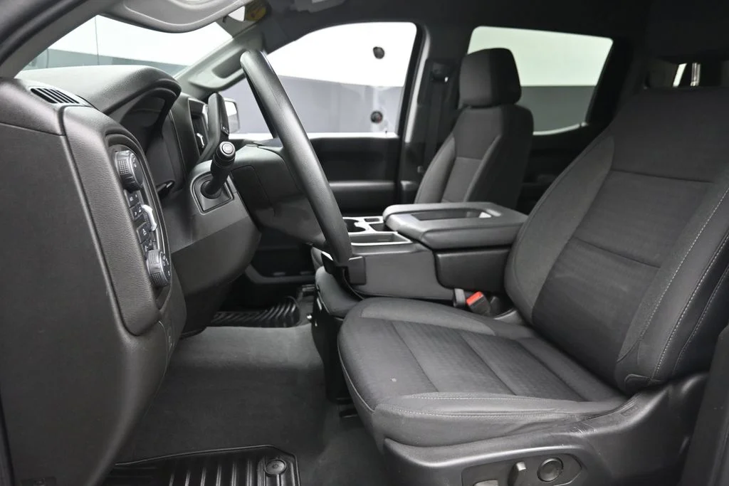 Used 2023 White Chevrolet Custom image 15