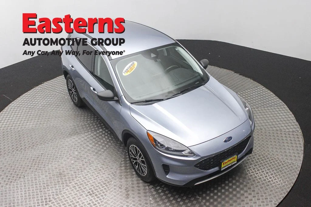 Used 2022 Blue Ford SE image 3