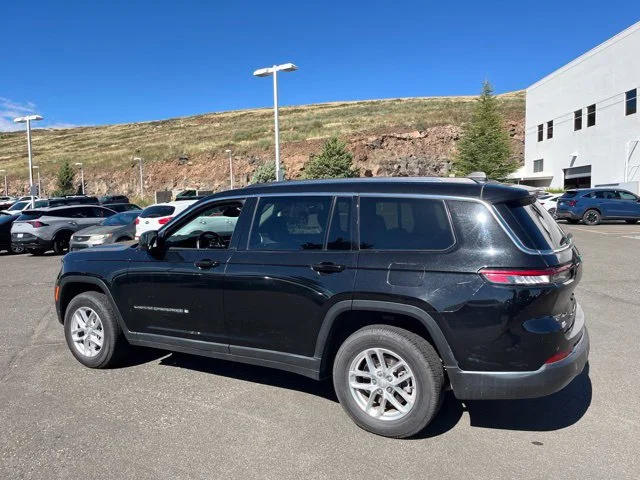 Used 2021 Diamond Black Crystal Pearlcoat Jeep Laredo image 11