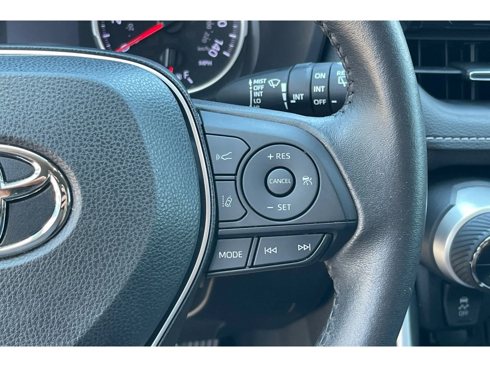 Used 2022 Lunar Rock Toyota XLE Premium image 37