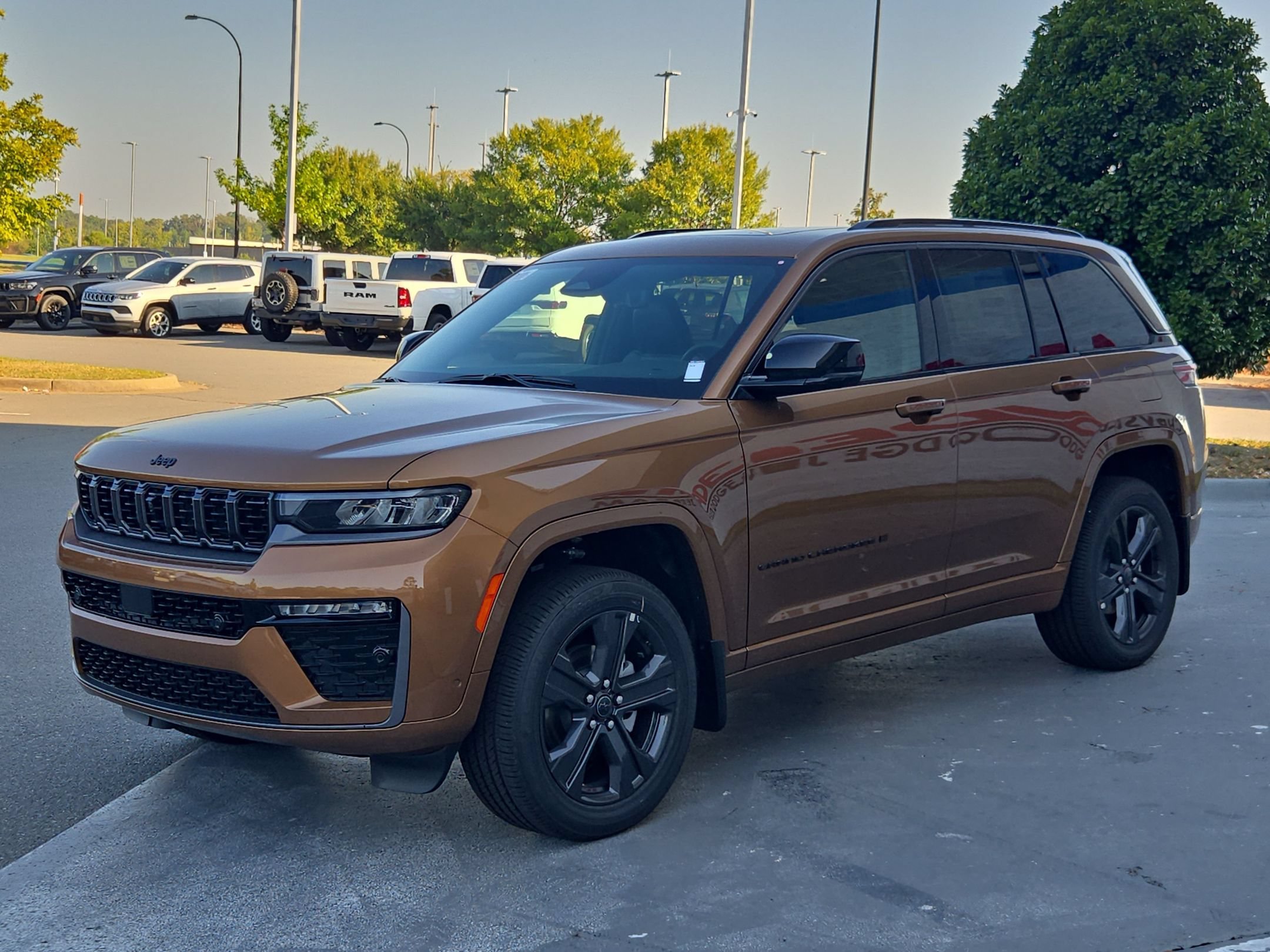 New 2027 Copper Shino Metallic Clear-Coat Paint Jeep Limited Reserve image 3