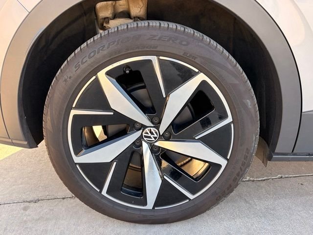 Used 2024 Silver Volkswagen Pro S image 5