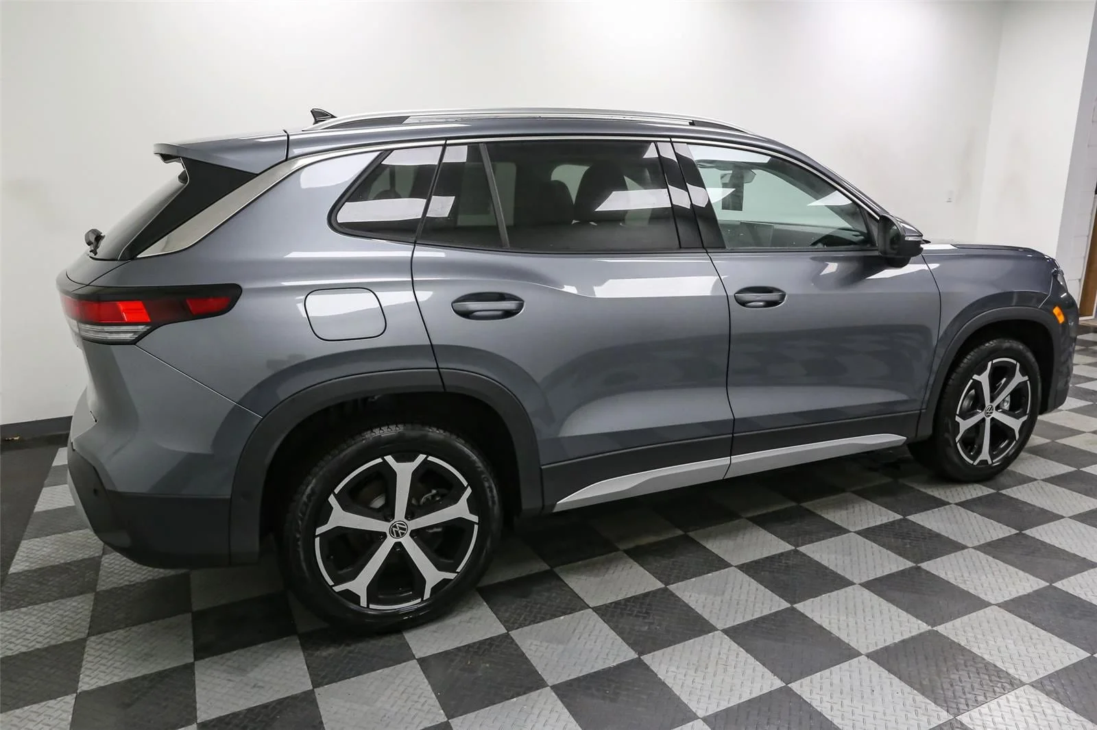 New 2026 Platinum Gray Metallic Volkswagen SE image 8