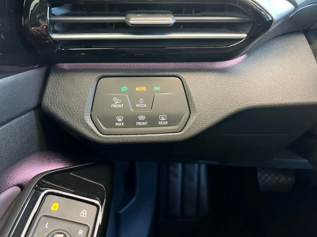 Used 2022 Blue Volkswagen Pro S image 31