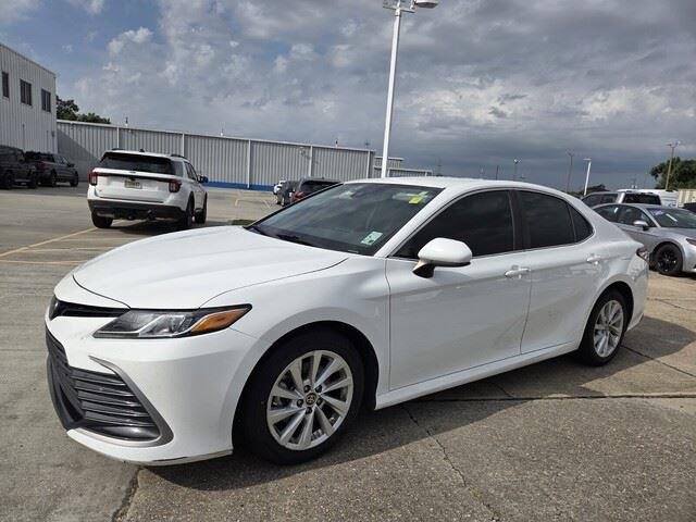 Used 2023 Ice Cap Toyota LE image 9