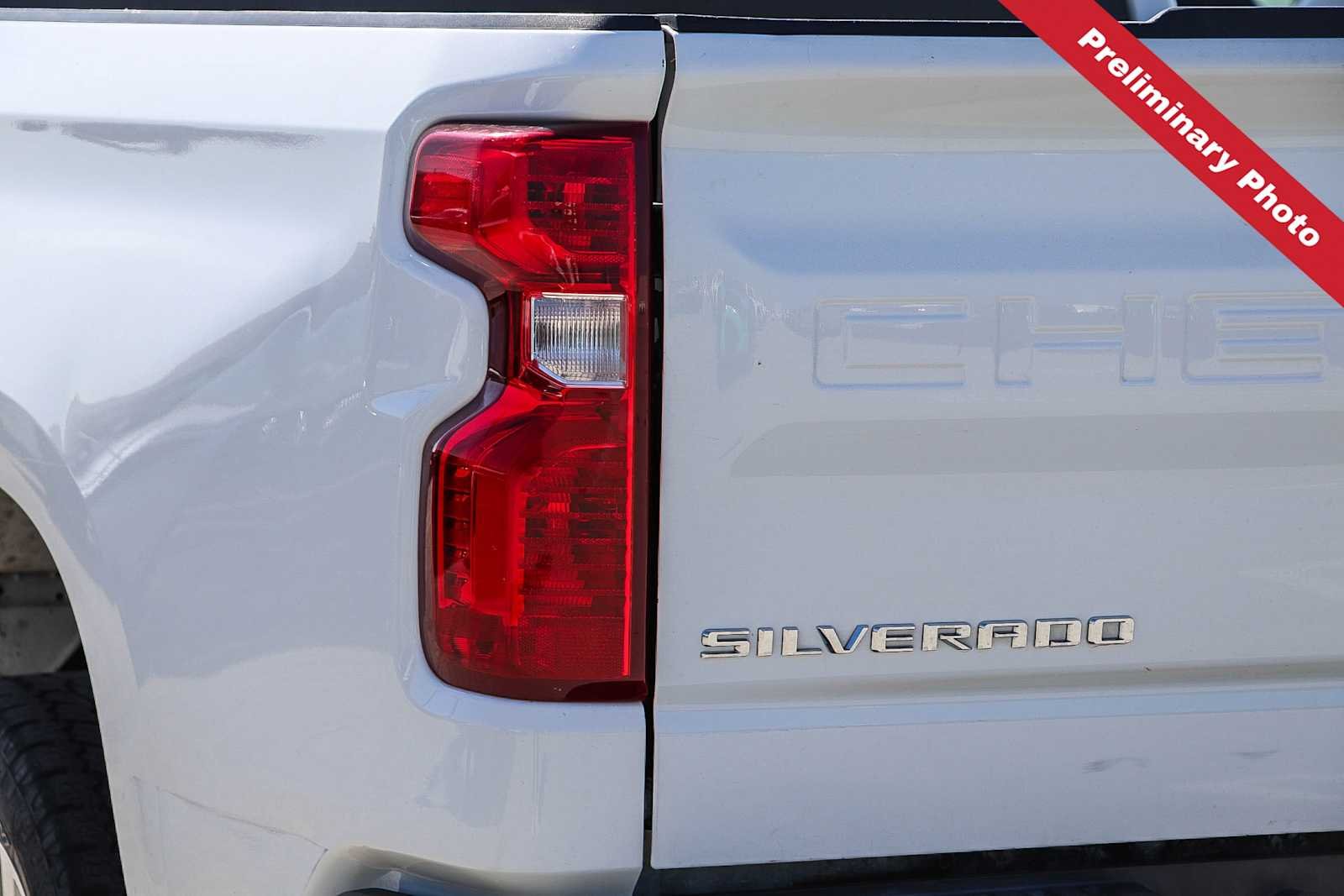 Used 2022 Summit White Chevrolet Custom image 9