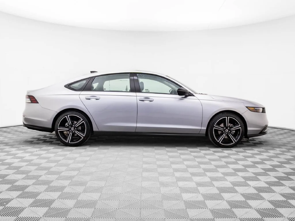 New 2026 Silver Honda SE image 7