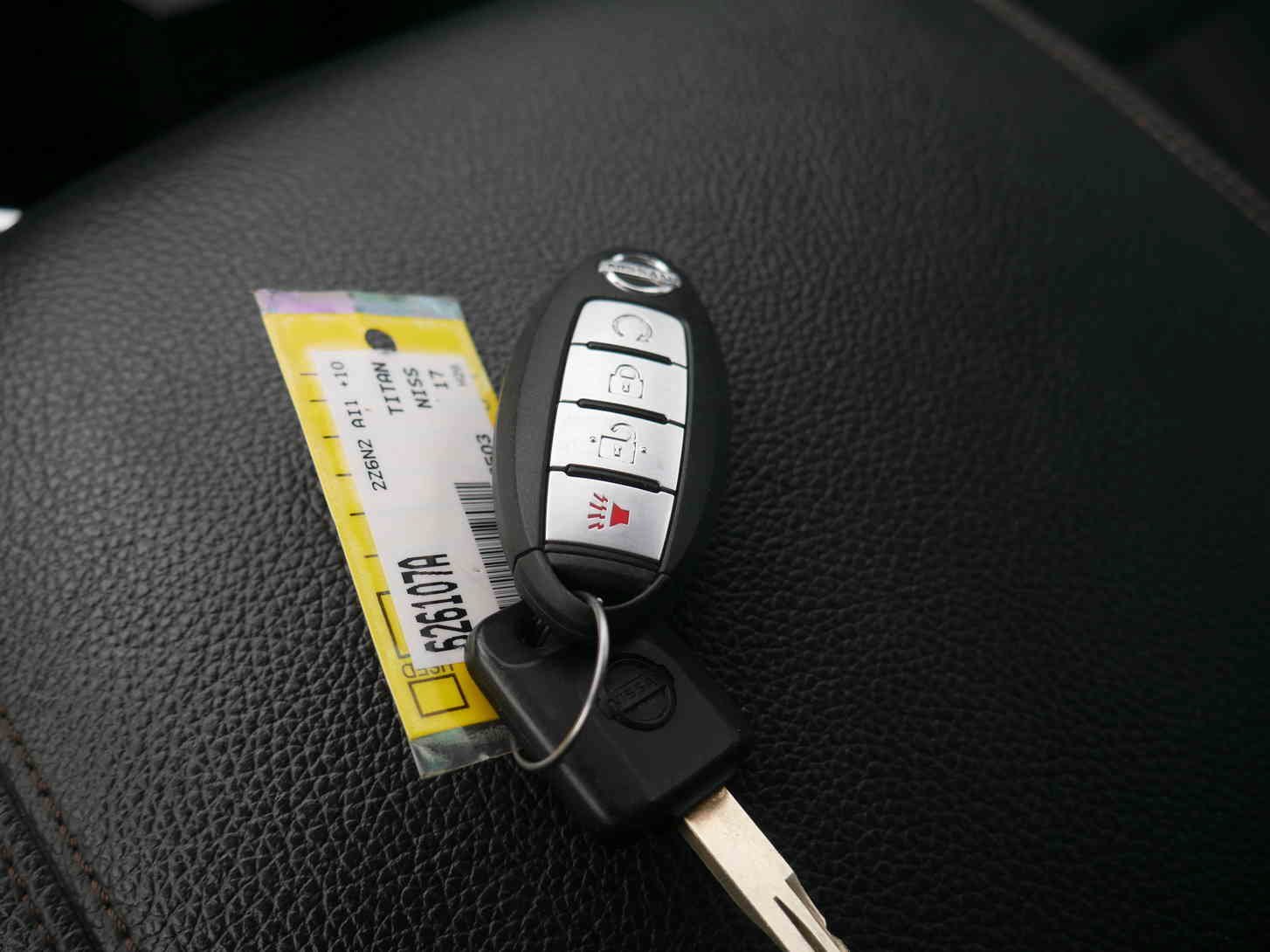 Used 2017 Silver Nissan SL image 35