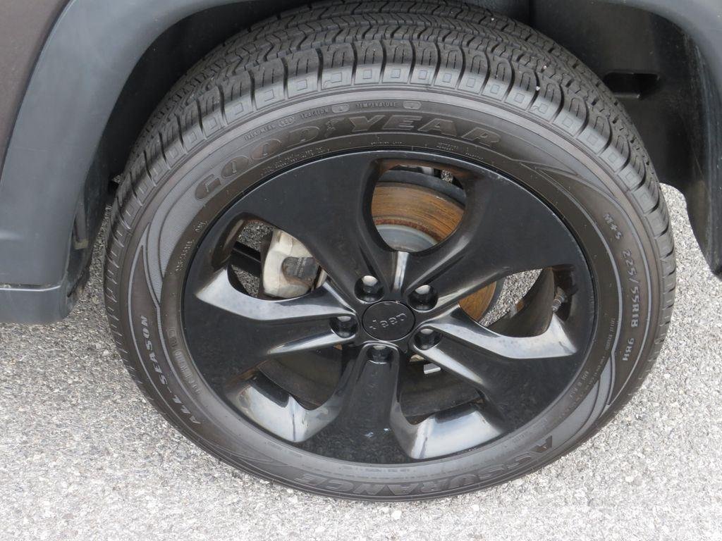 Used 2019 Granite Crystal Metallic Clear Jeep Altitude image 15