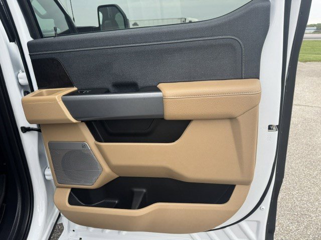 Certified Used 2023 Oxford White Ford LARIAT image 38
