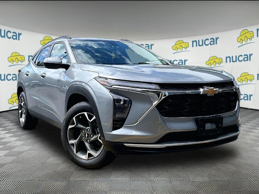 Used 2025 Gray Chevrolet LT image 1