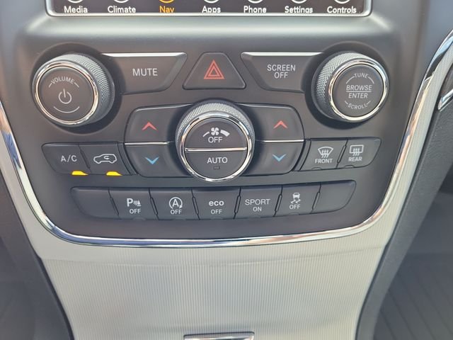 Used 2018 Bright White Clearcoat Jeep Limited image 23