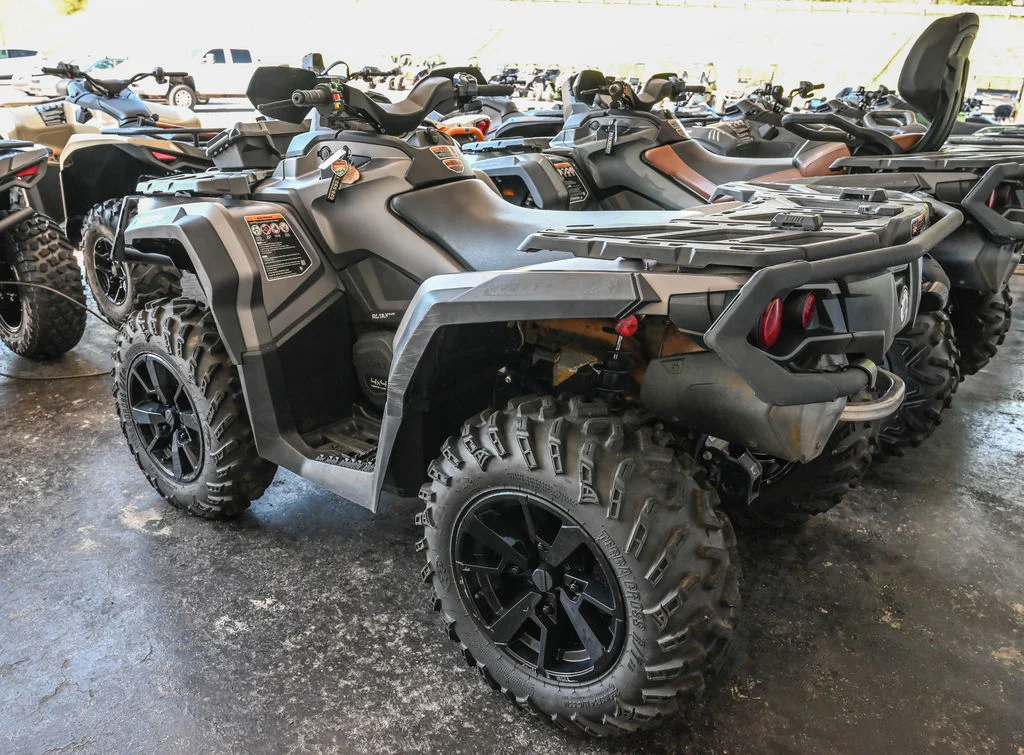 Used 2024 PLATINUM_SATIN Can-Am 850 image 3
