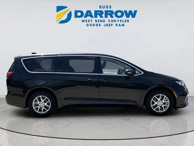Used 2023 Black Chrysler Touring L image 6