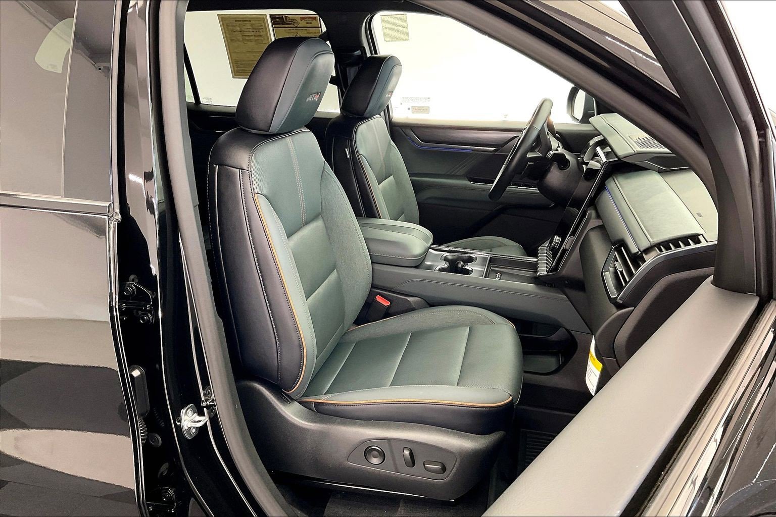 2026 GMC Acadia AT4 - Photo 6