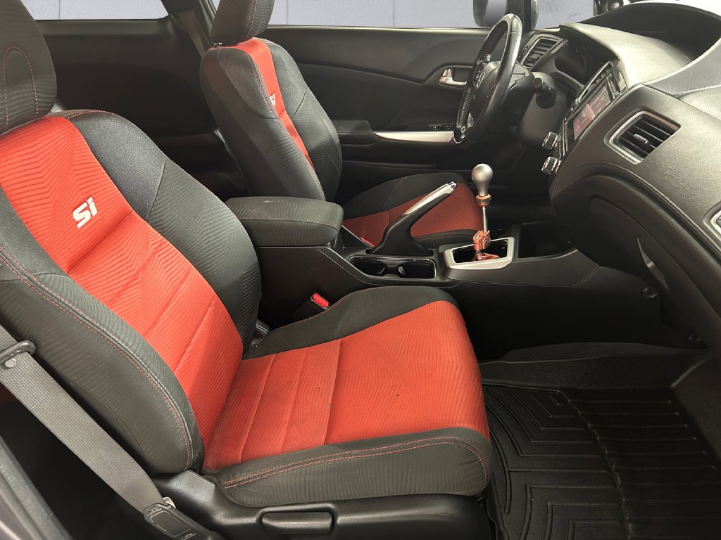 Used 2015  Honda Si image 12