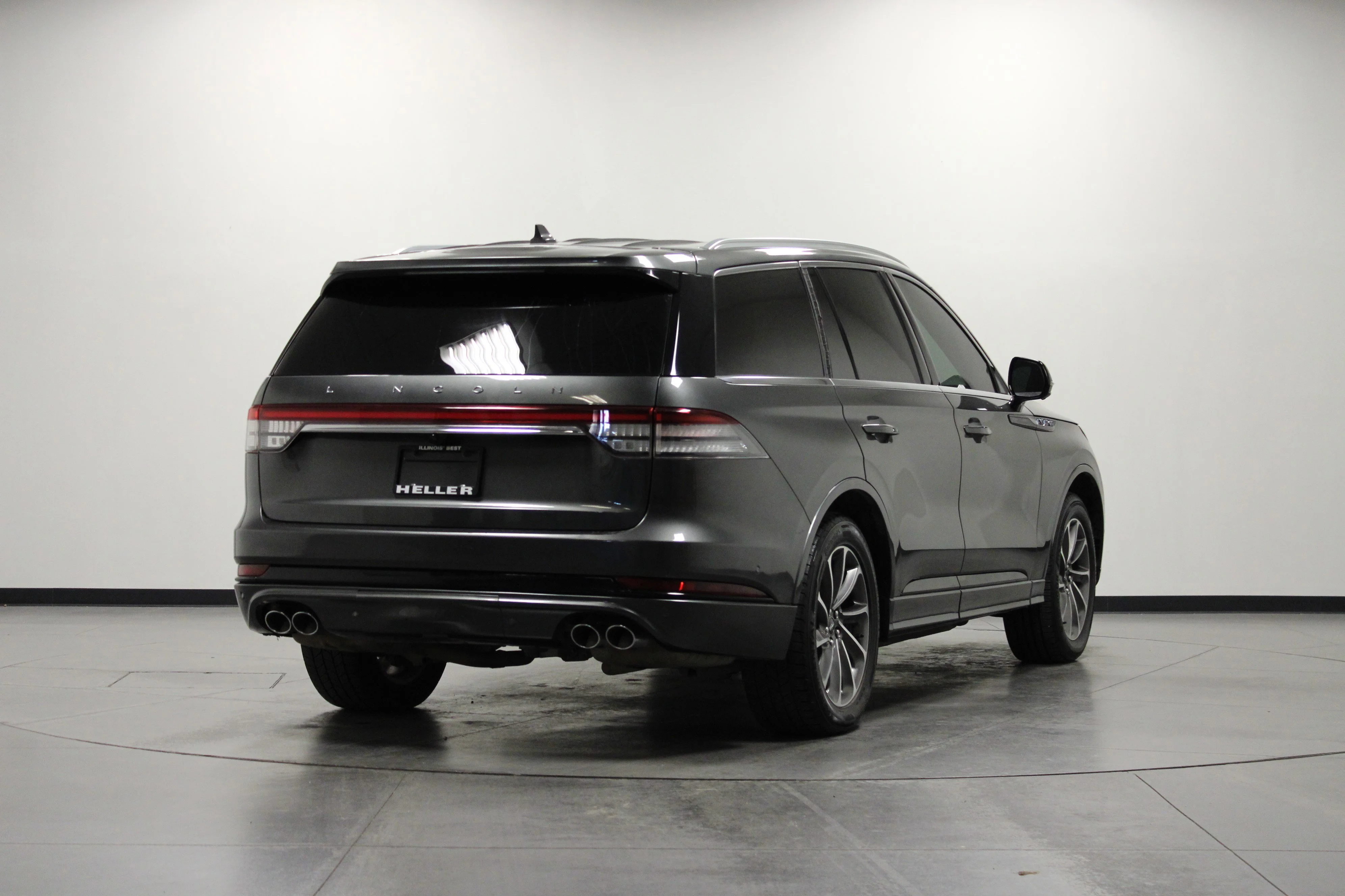 Used 2020 Magnetic Gray Lincoln Grand Touring image 4