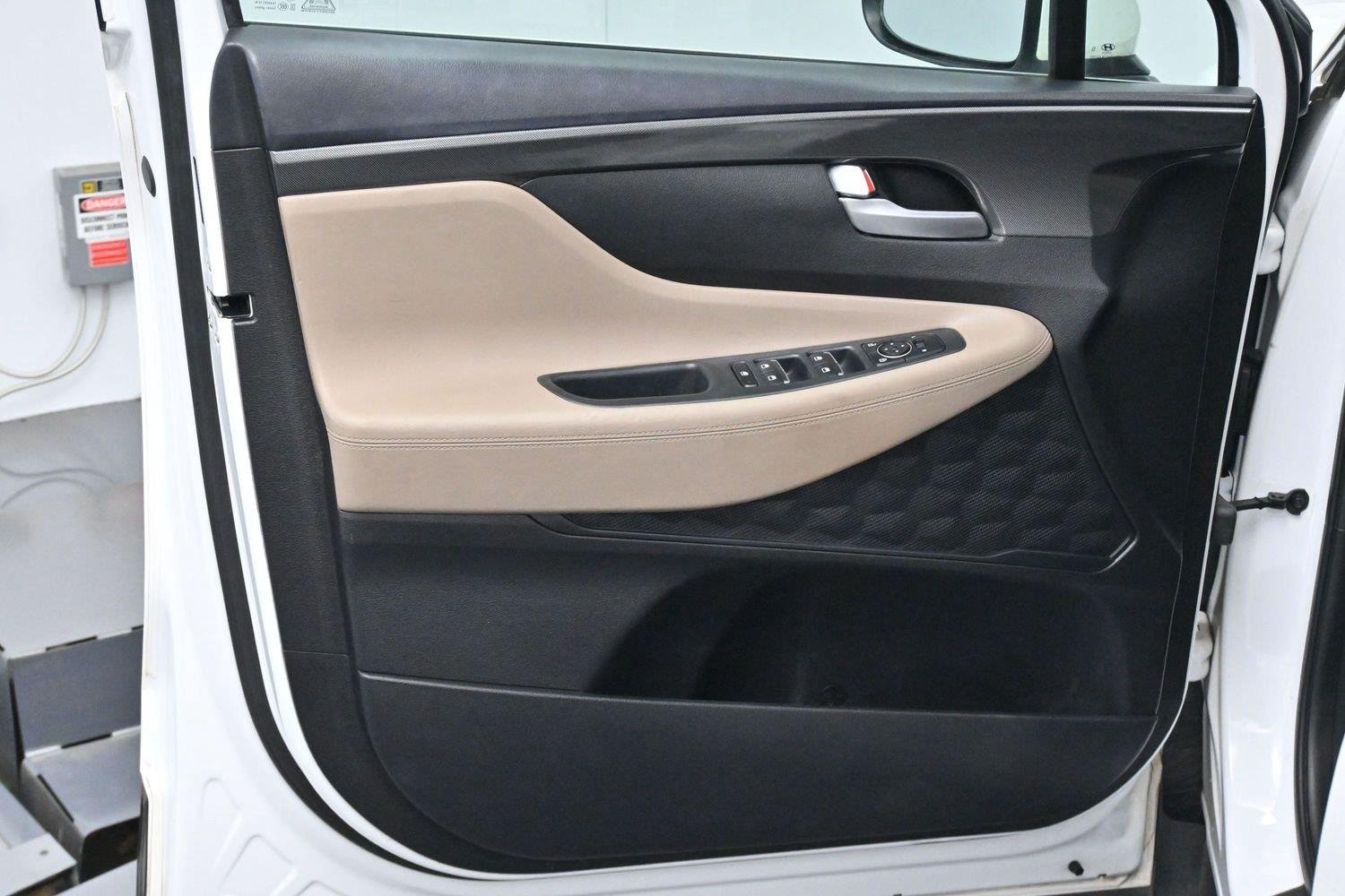 Used 2022 Quartz White Hyundai SE image 10