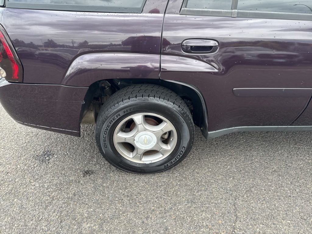 Used 2009 Red Chevrolet LT image 11