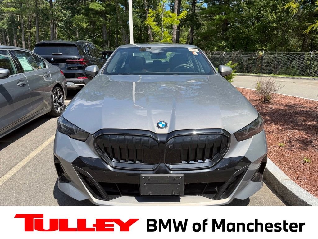 Certified Used 2026 Oxide Grey Met BMW 540i xDrive image 1