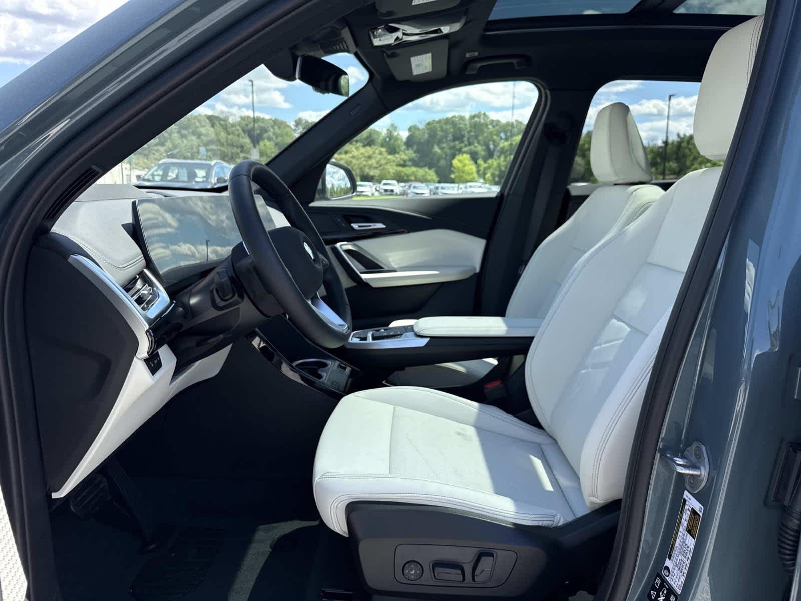 New 2026 Cape York Green Metallic BMW xDrive28i image 14