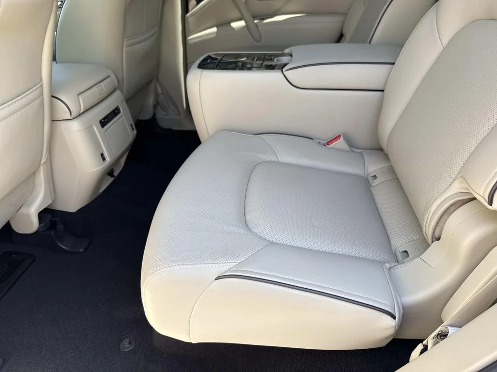 Used 2022 White INFINITI LUXE image 17