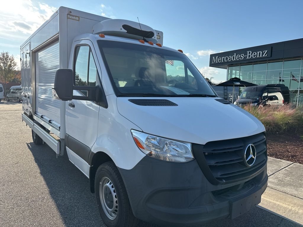 Used 2022 White Mercedes-Benz 144 Cab Chassis image 2