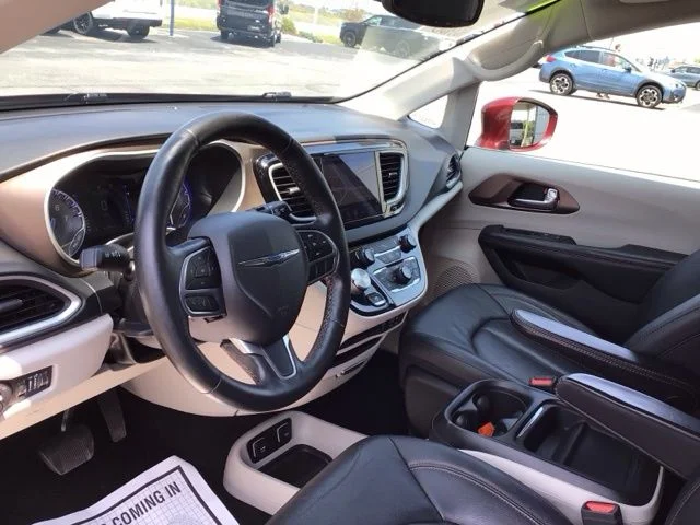 Used 2019 Velvet Red Pearlcoat Chrysler Touring L image 8