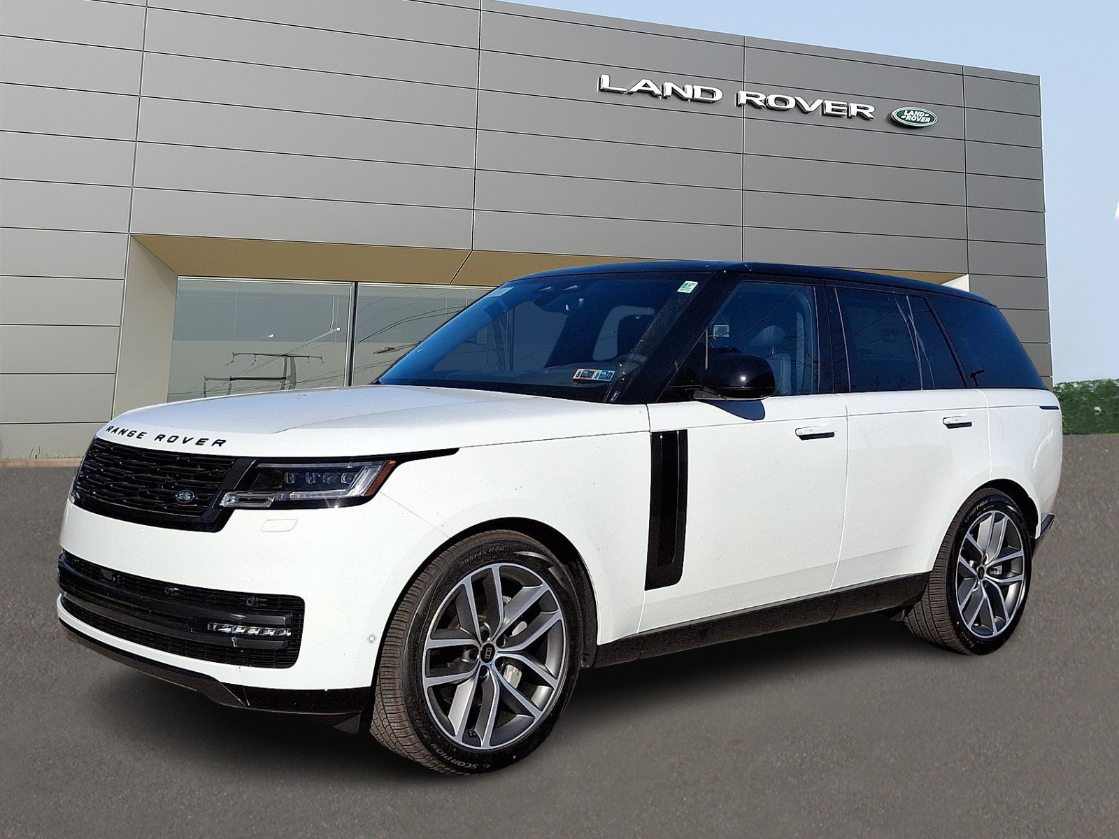 New 2027 Fuji White Land Rover SE image 1
