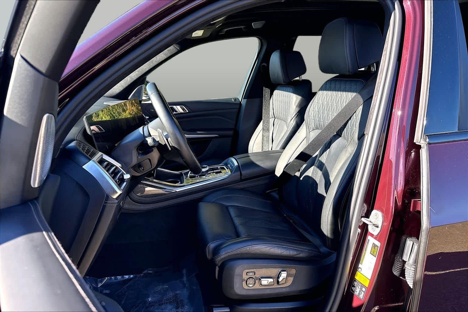 Used 2023 Ametrin Metallic BMW M60i image 7