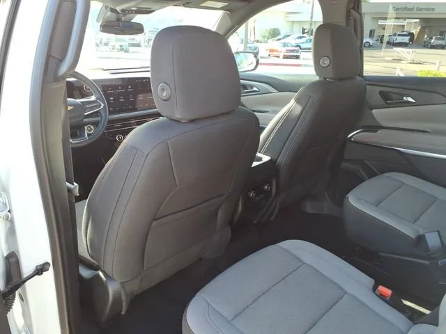 Used 2025 Summit White Chevrolet LT image 9