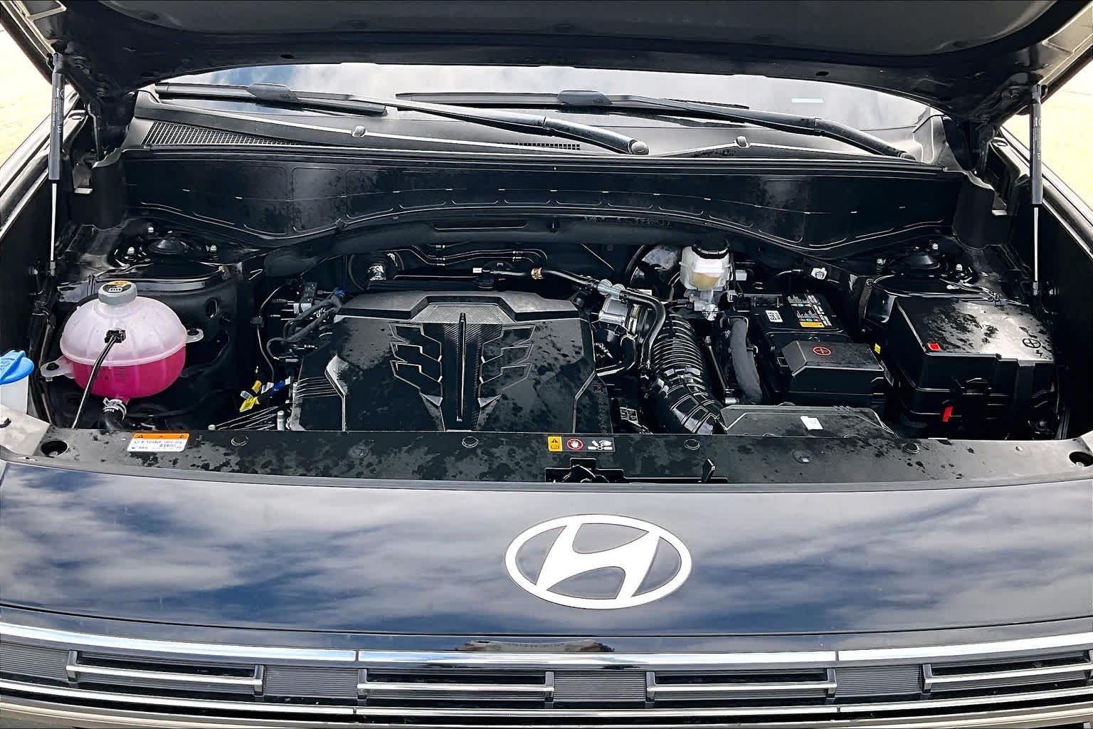 Used 2026 Abyss Black Pearl Hyundai SEL 7P image 32