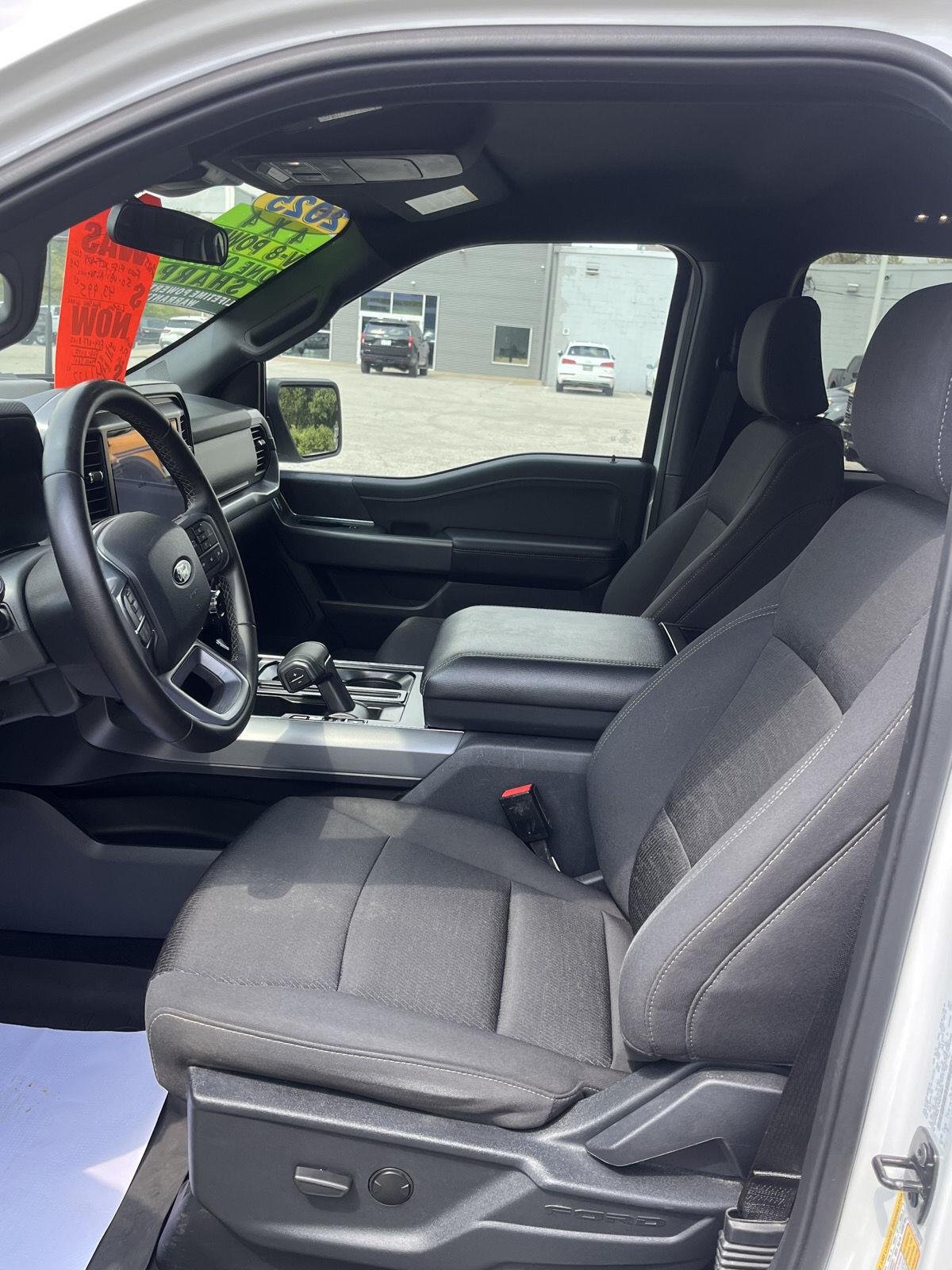 Used 2025 Oxford White Ford XLT image 14