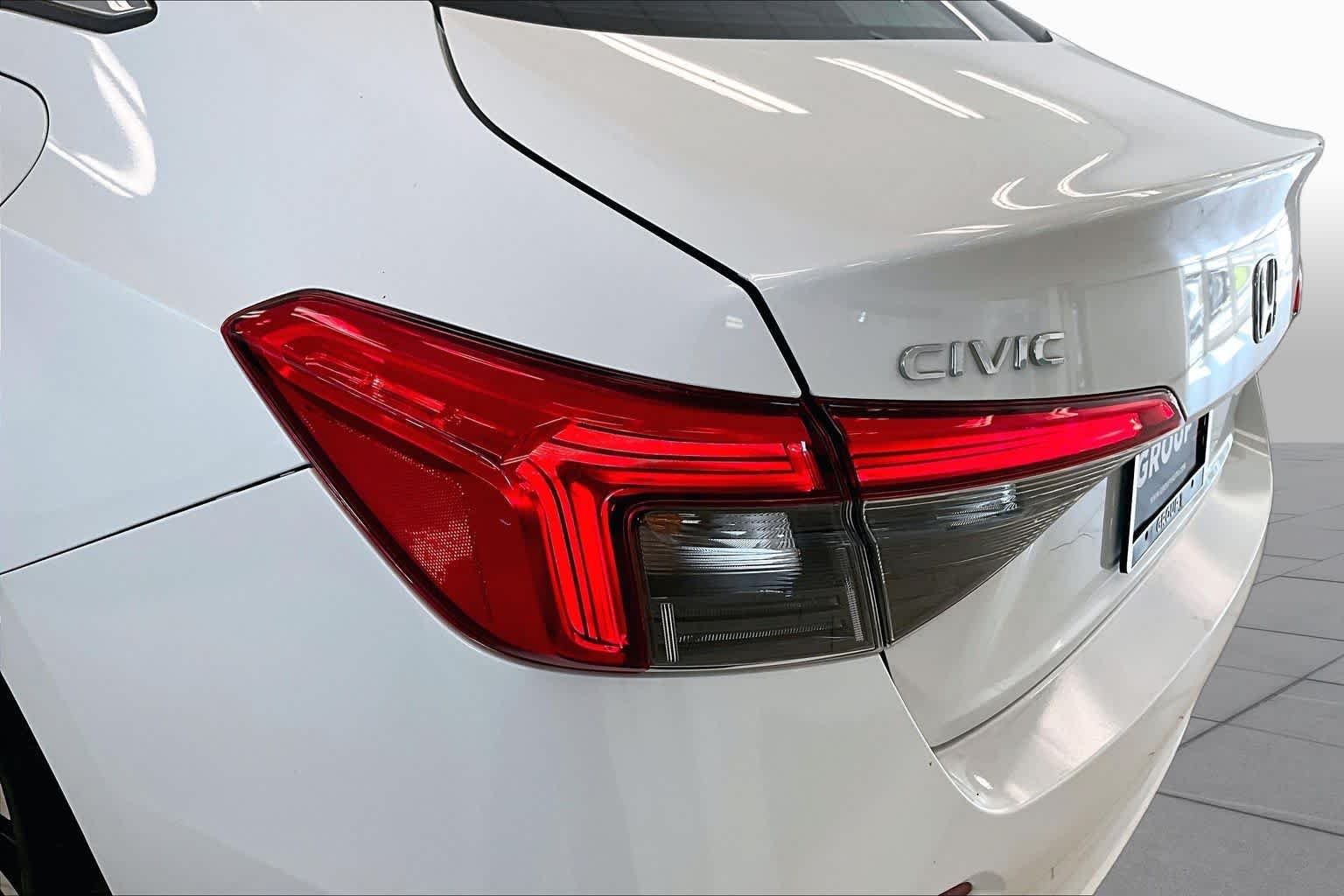 Used 2022 Platinum White Pearl Honda EX image 27