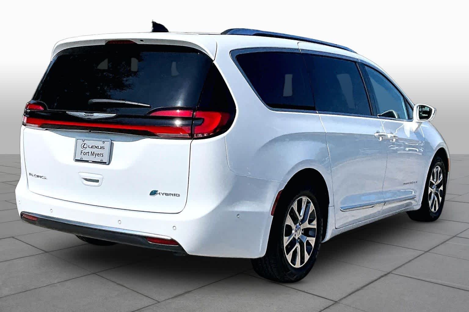 Used 2024 Bright White Clearcoat Chrysler Hybrid Pinnacle image 13