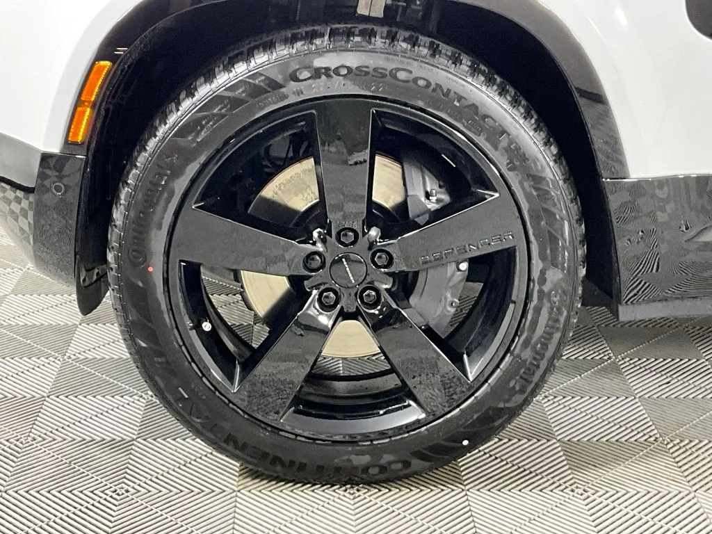 New 2026 Fuji White Land Rover X-Dynamic SE image 9