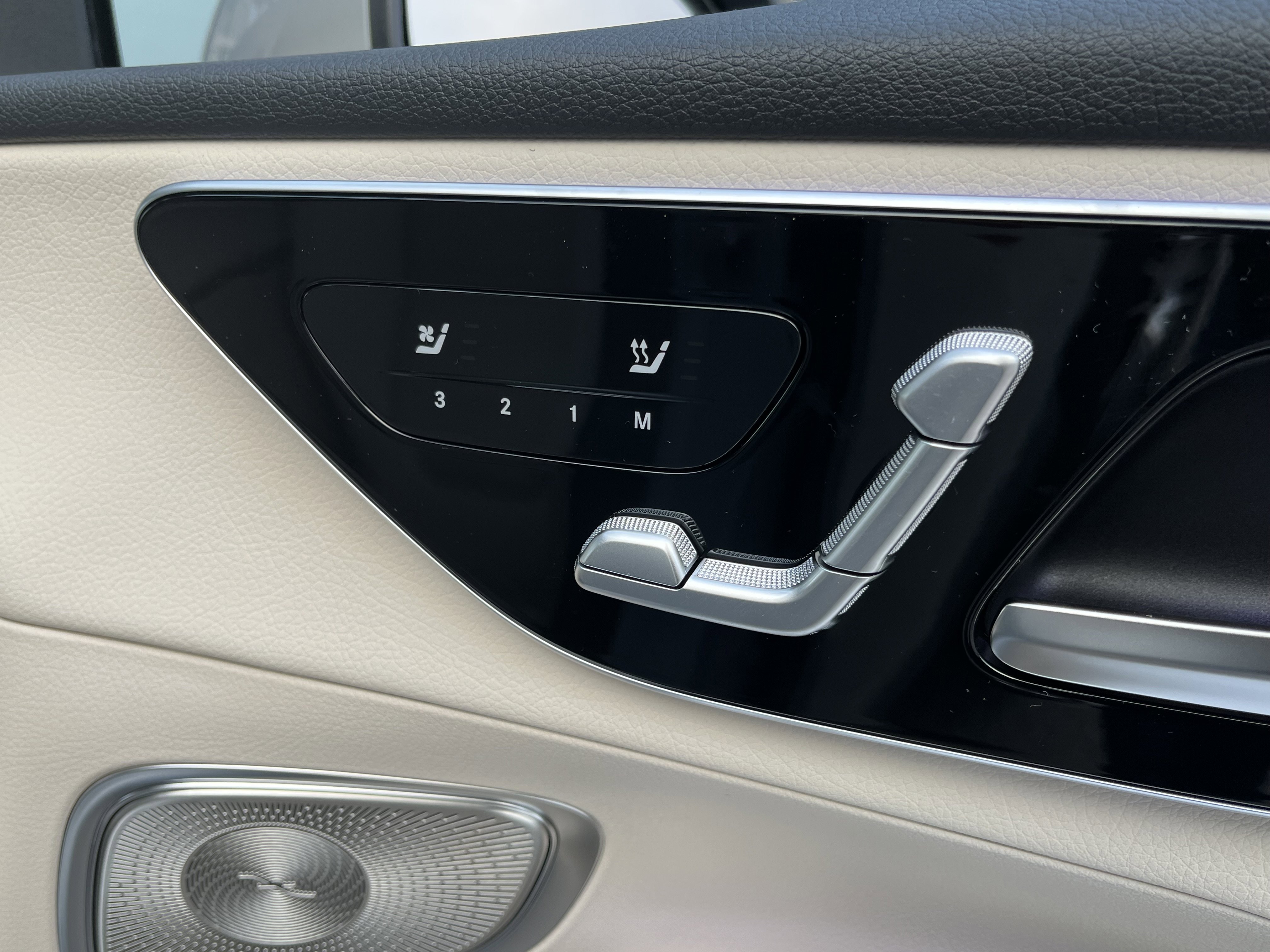 New 2026 MANUFAKTUR Alpine Grey Mercedes-Benz GLC 300 image 24