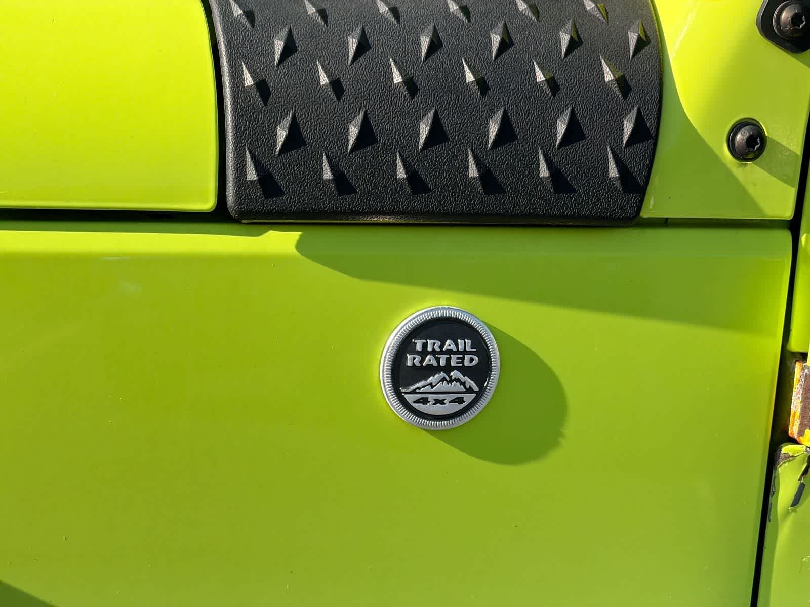 Used 2016 Hypergreen Clearcoat Jeep Sport image 13
