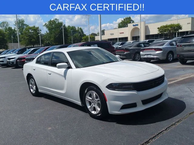 Used 2019 White Dodge SXT image 7