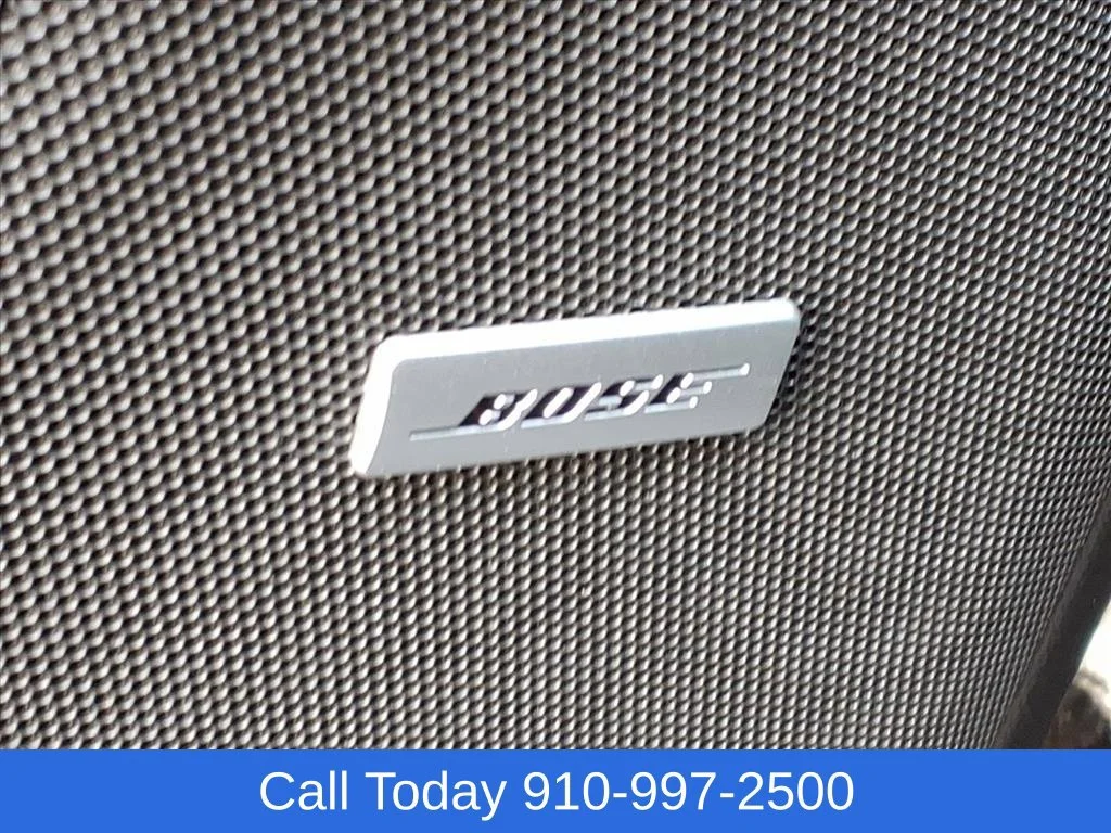 Used 2025 Onyx Black GMC Elevation image 20