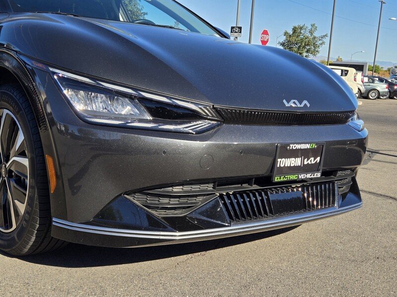 Used 2023 CHARCOAL KIA WIND RWD image 8
